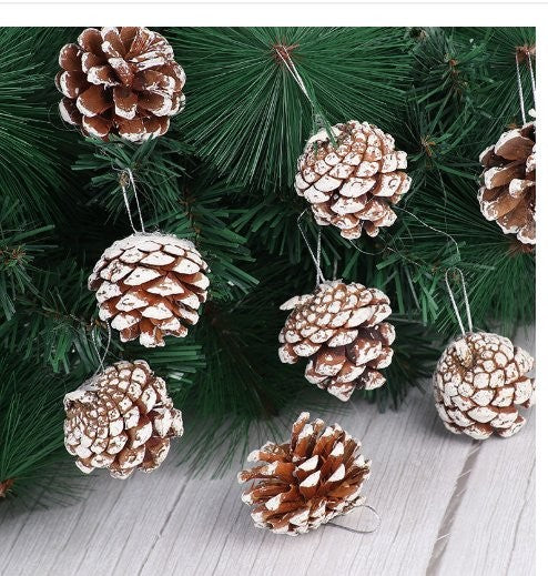 3-4cm White Edge Pinecone (9 Pc / Bag) Hanging Sign 2